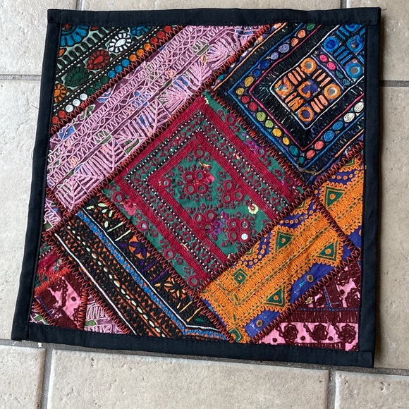 NWOT Embroidered sequined pillow covers - Set of 2 - Picture 3 of 9